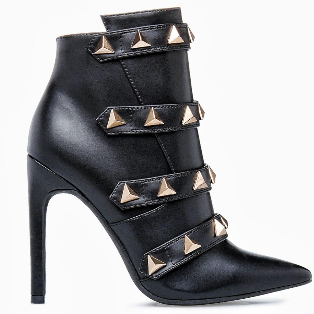 SCENE KARI HEELS